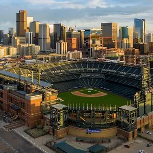 https://urban-retreat-3br-rooftop-w-city-views.seedenverhotels.com